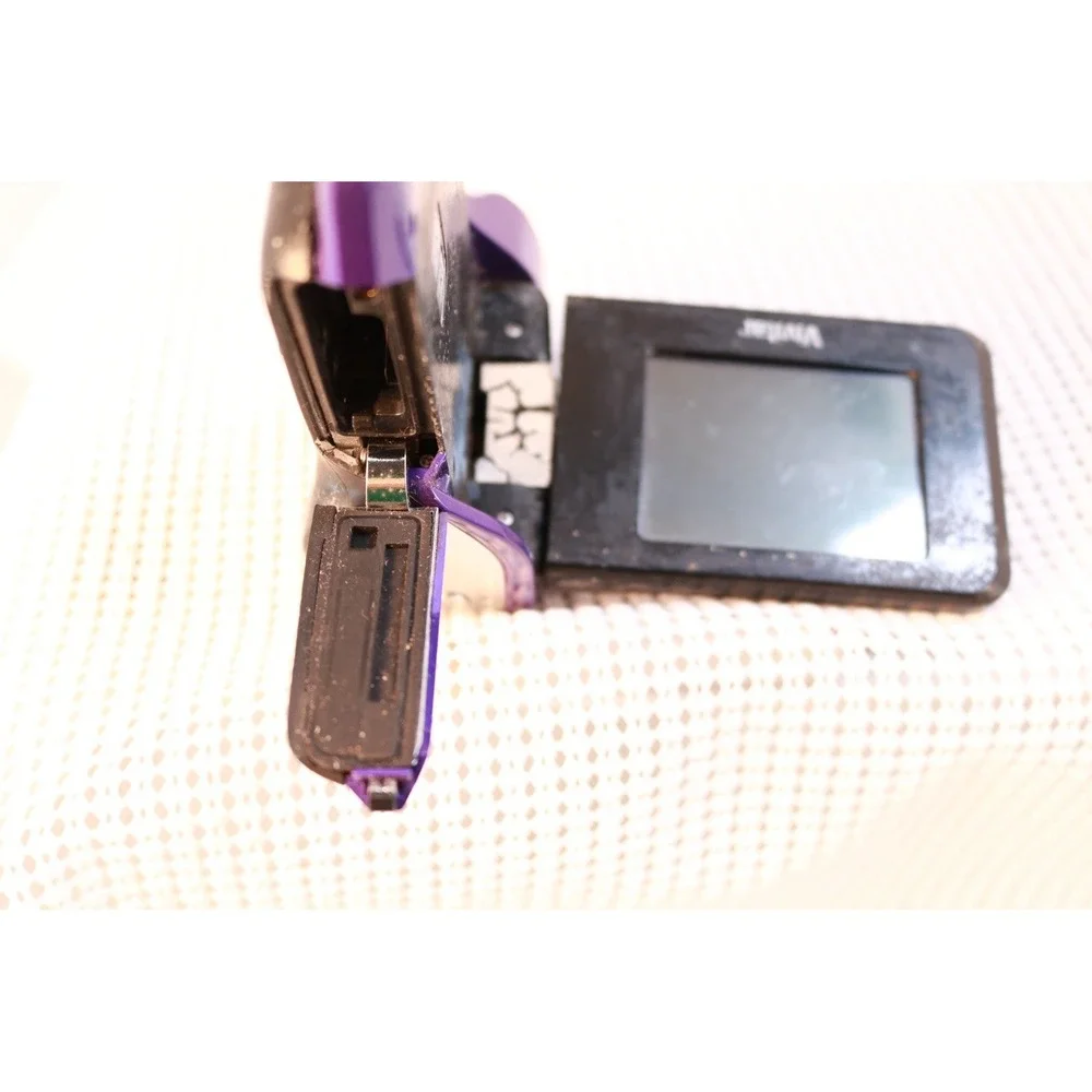 Vivitar DVR 850W Digital Camcorder Purple Broken Lens For Parts Repair